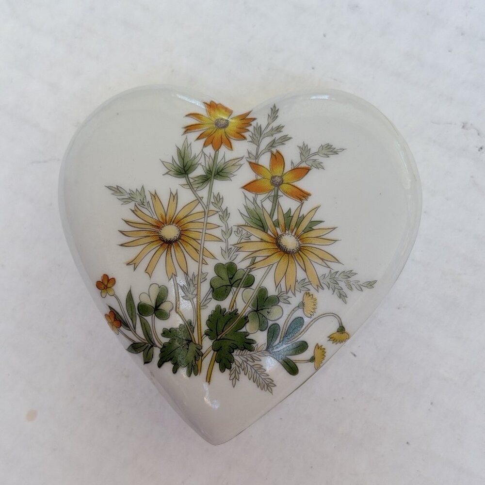 Vintage Heart Shaped‎ Floral Trinket Box Delicate Porcelain Candle Unmarked